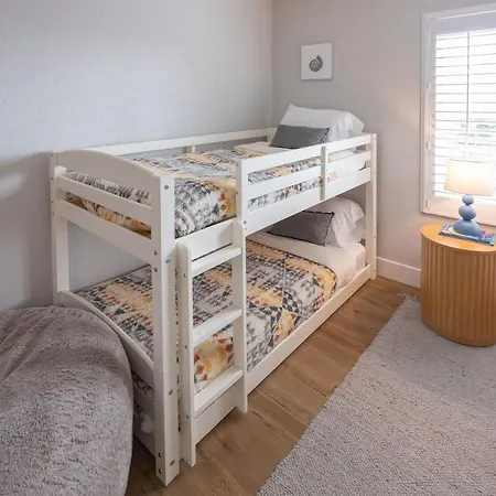 Bright And Airy Beach Vacation Spot- Perfect For Families And Ocean Views